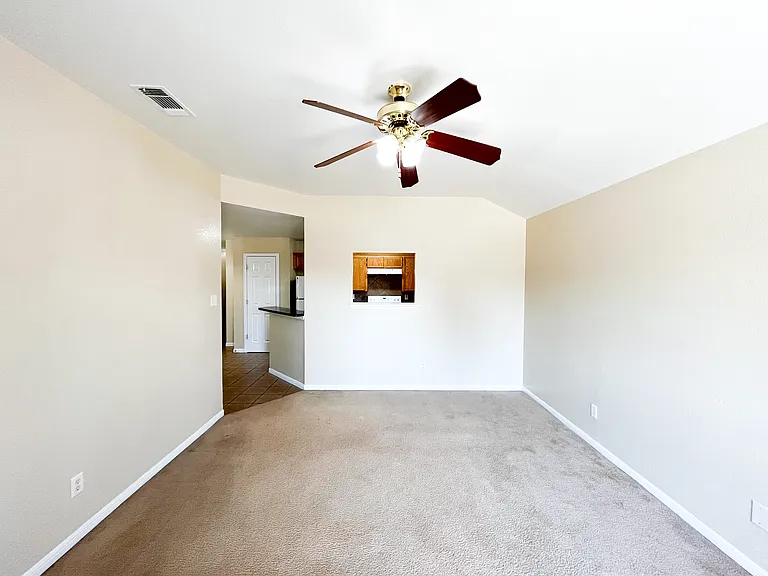 1303 Nicholas Cir #B — Photo 4