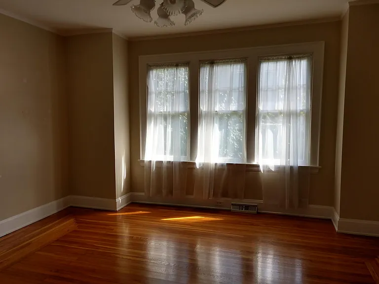 3538 Linwood Ave — Photo 3