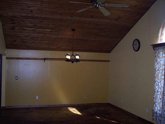 2nd image of 320 E Kross St