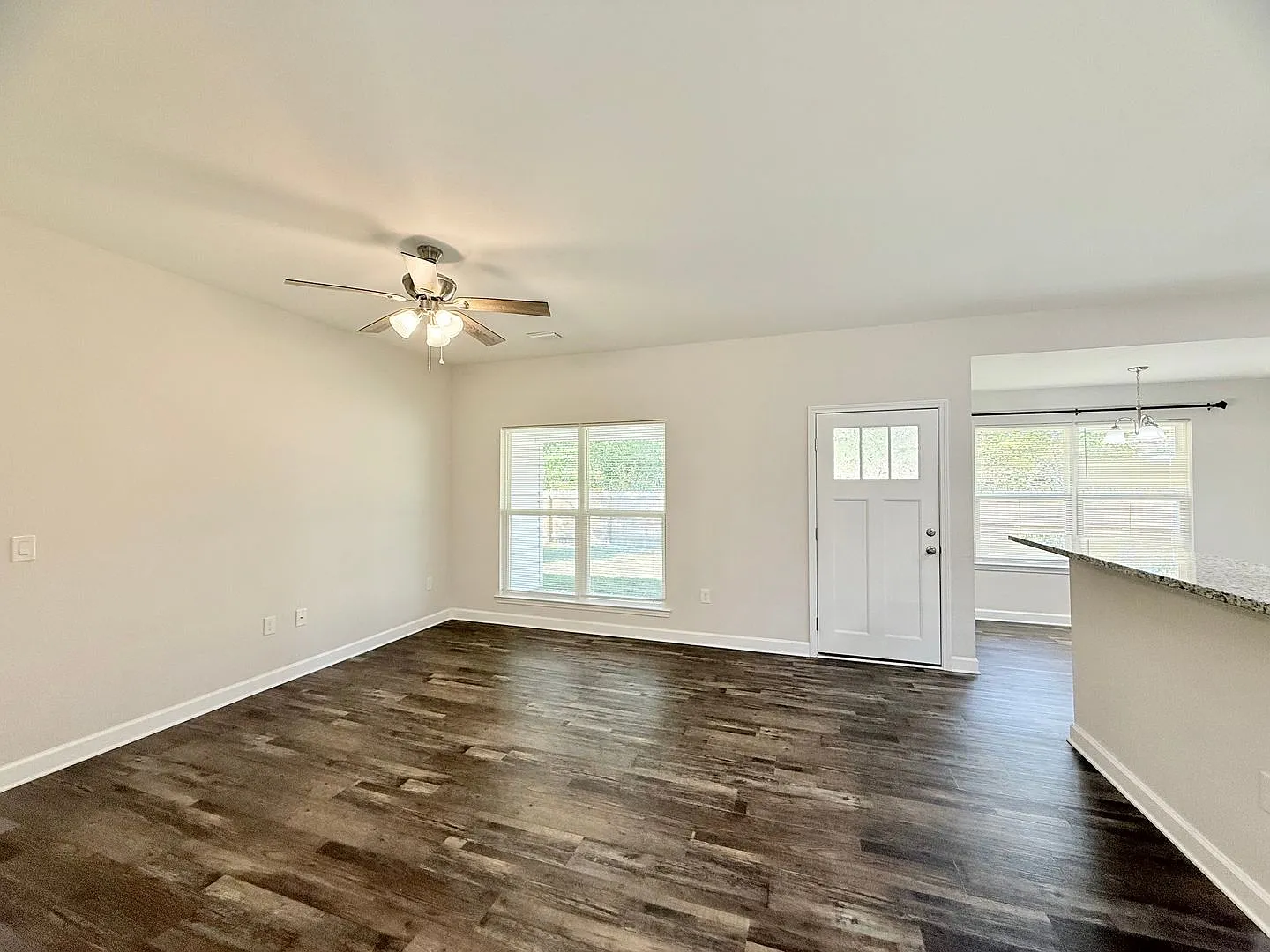 Beautiful 3-Bedroom Home - Open Split Floor Plan — Photo 2