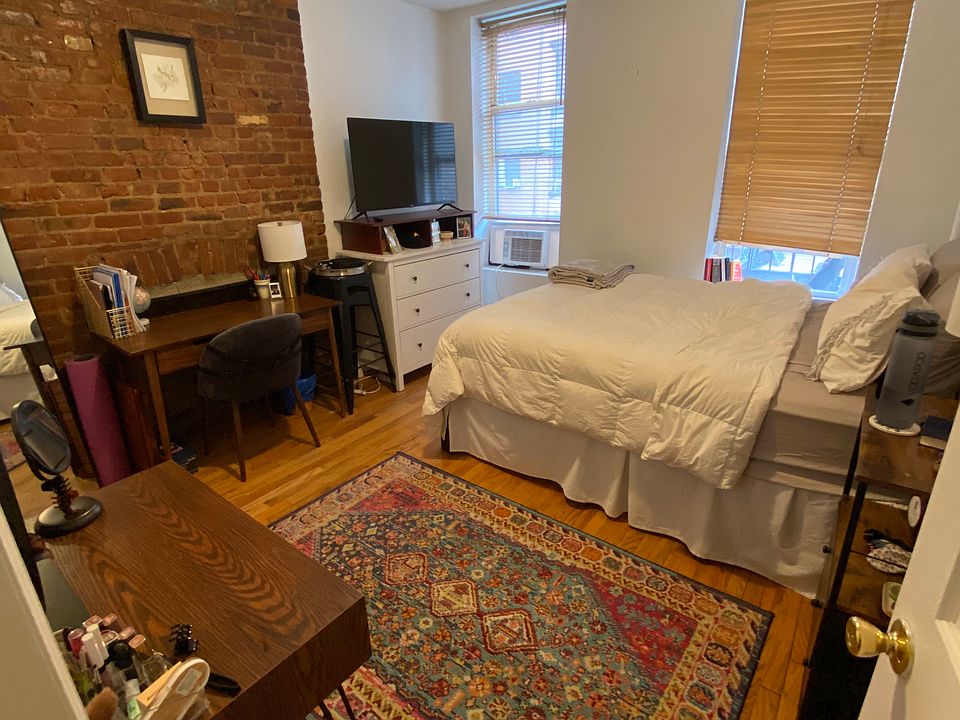 1st image of 138 Orchard St APT 7