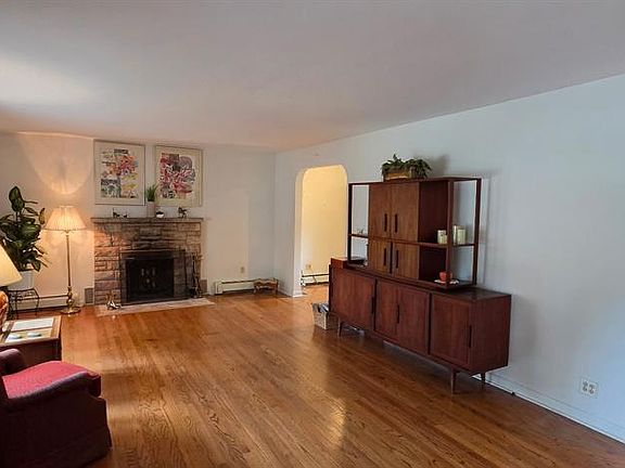 4th image of 727 Chestnut Street