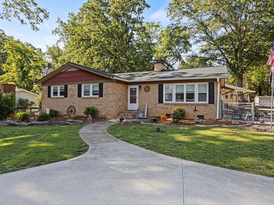 1st image of 111 Forestdale Dr