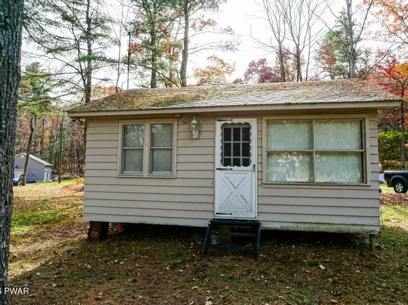 102 W Bridge Way, Dingmans Ferry, PA 18328