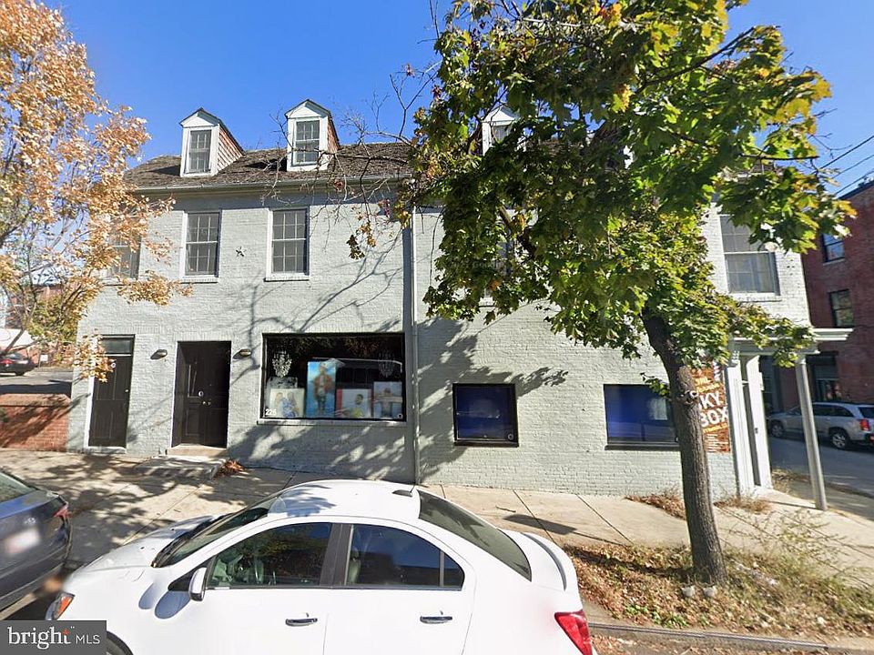 2nd image of 900 Tyson St
