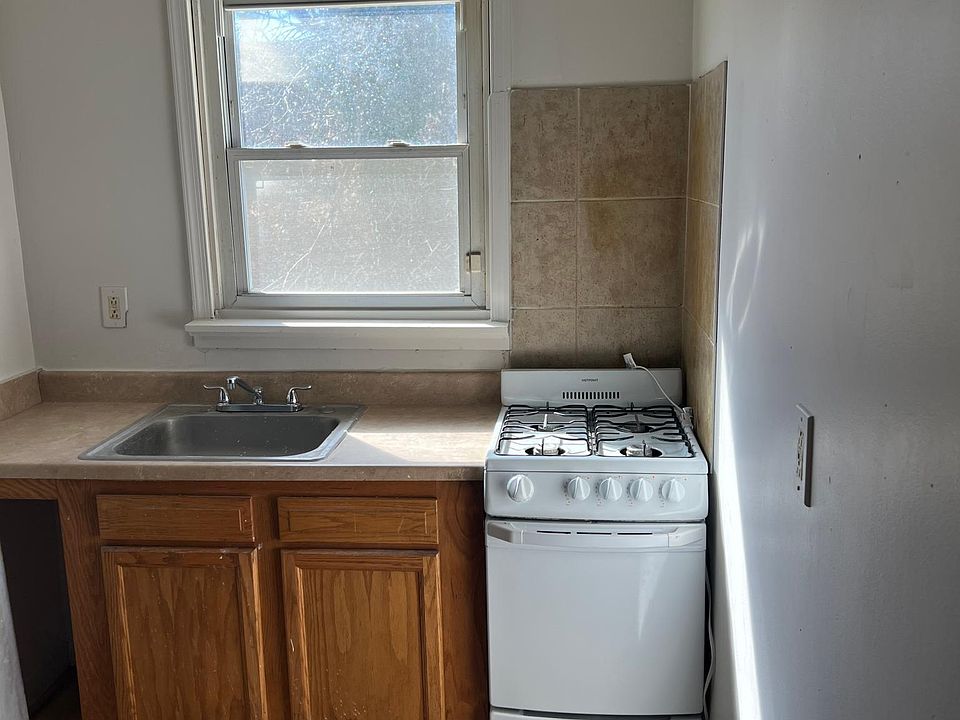 1st image of 1708 W 2nd St