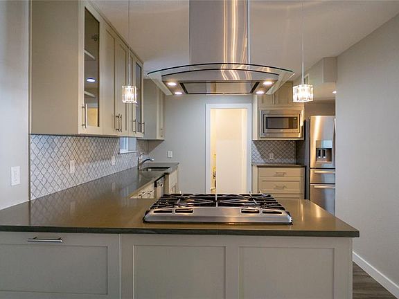 3rd image of 808 Greenhaven Dr