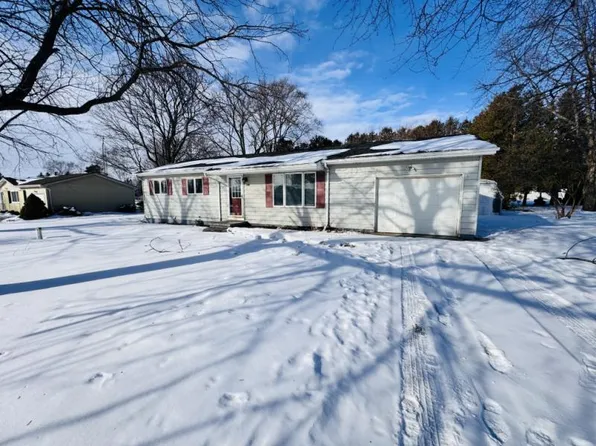 5190 Park Dr, Fairgrove, MI 48733