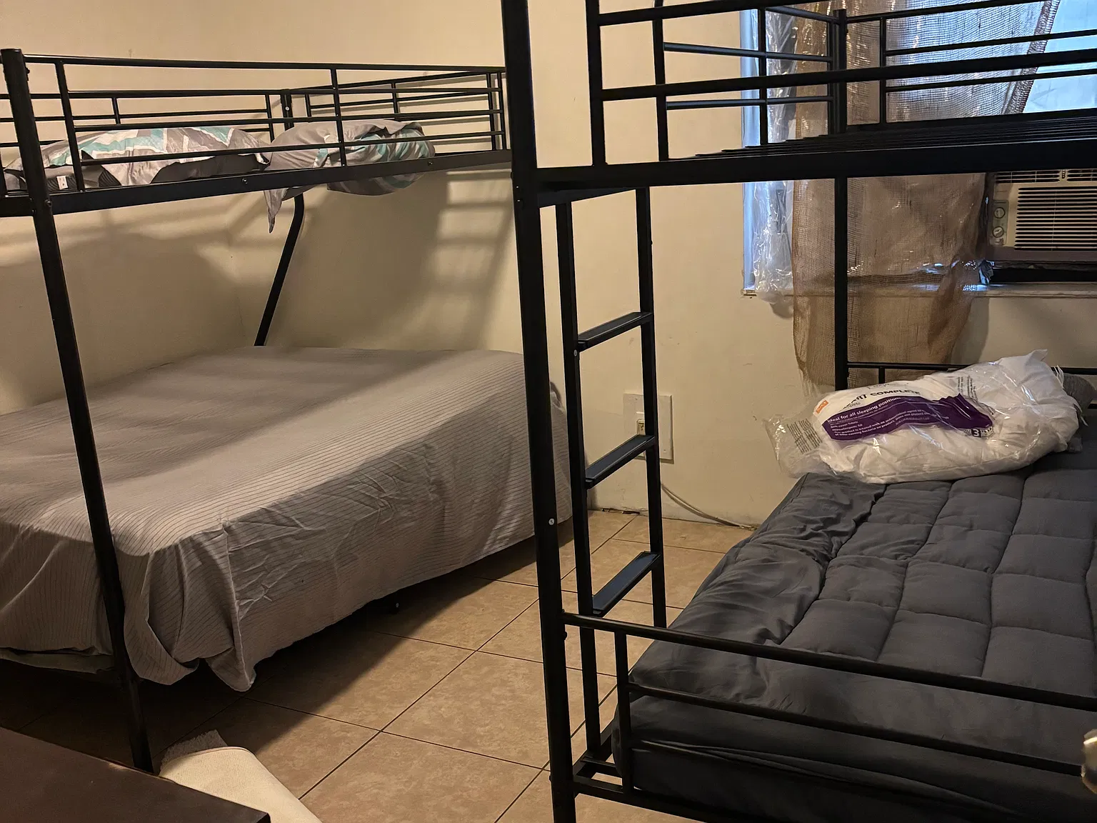 1 bed, 1027 sqft, $912 — Photo 1