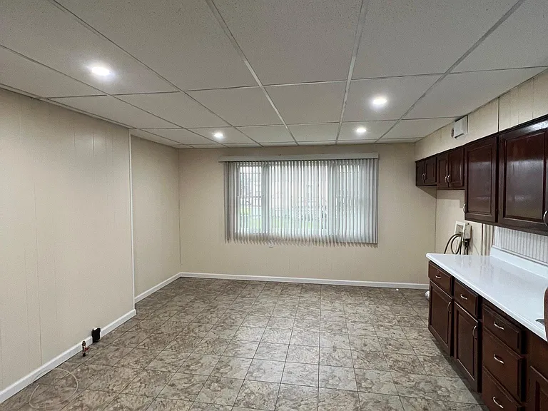 Large Eat-In-Kitchen