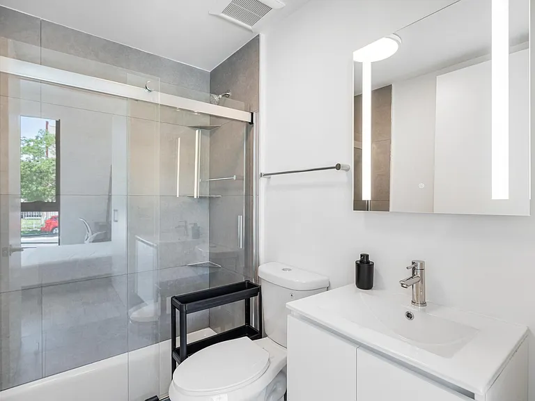Otto Apartments — Photo 14