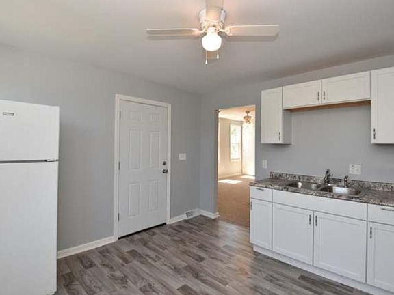 3rd image of 2854A N Richards St
