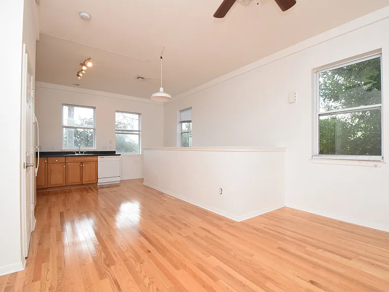 2102B Greenwood Ave — Photo 5