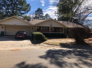 405 Robin Rd, El Dorado, AR 71730