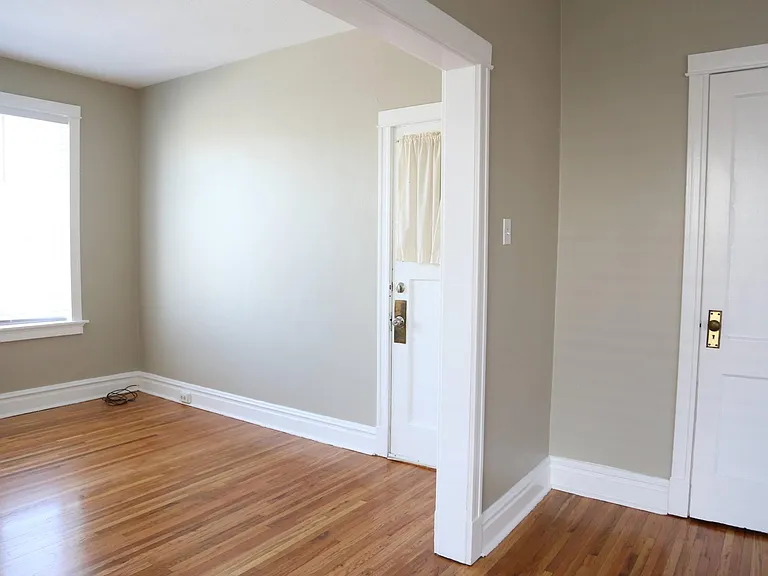 5210 Bancroft Ave #2W — Photo 13