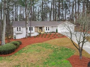 2440 Roxburgh Dr, Roswell, GA 30076