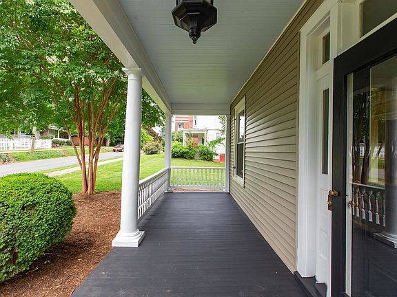 4th image of 222 Warwick Ln