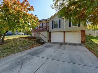 7111 NE 69th St, Kansas City, MO 64119