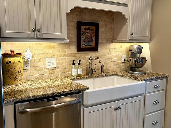 3rd image of 140 Dolomite Dr