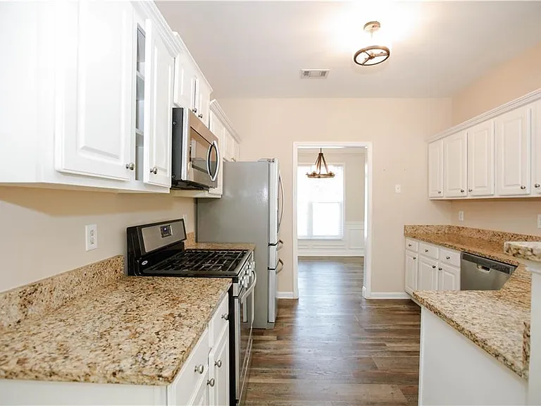 1005 Landover Xing — Photo 11