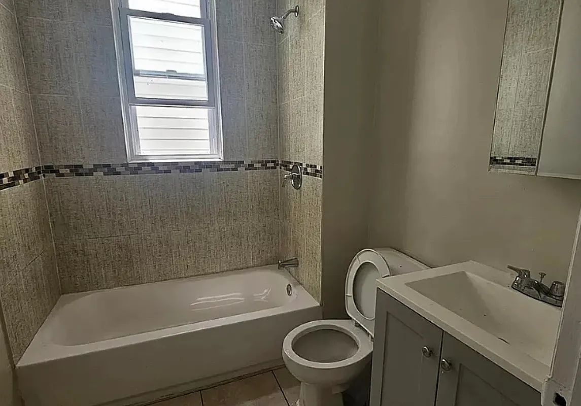 4 bed, $2,600 — Photo 4