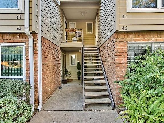 3rd image of 5005 Georgi Ln APT 41
