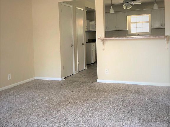 4th image of 320B Lorna Dr