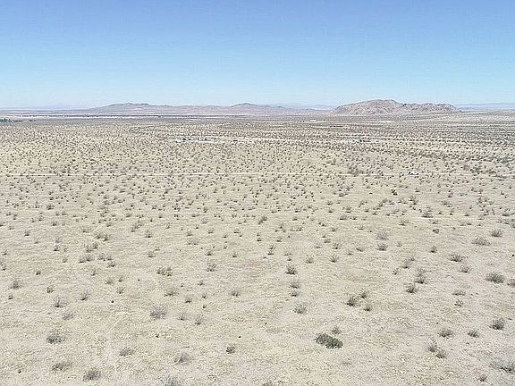 5th image of 19350 Panamint Trl