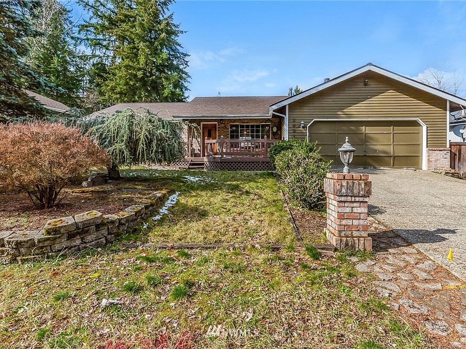 Located in Covington Park, Close to Schools, Shopping, Parks & Freeway Access for Easy Commuting.