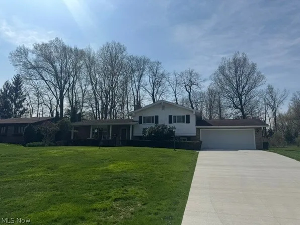 525 Brookpark Dr, Canfield, OH 44406