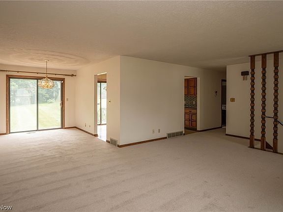 5th image of 2421 Fairview Rd