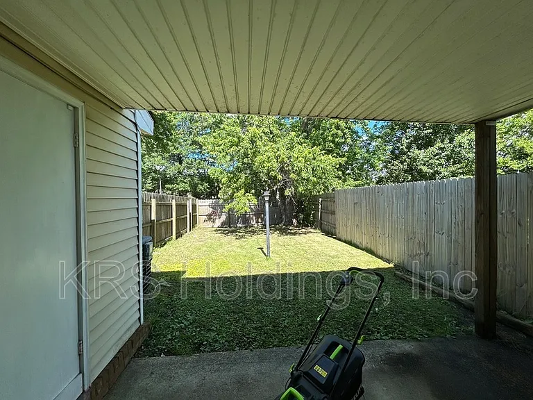 1652 Fairfax Dr — Photo 7