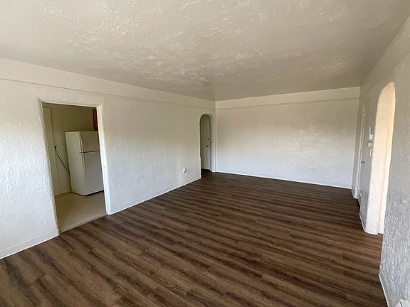 4th image of 1340 N Linden Ave #6