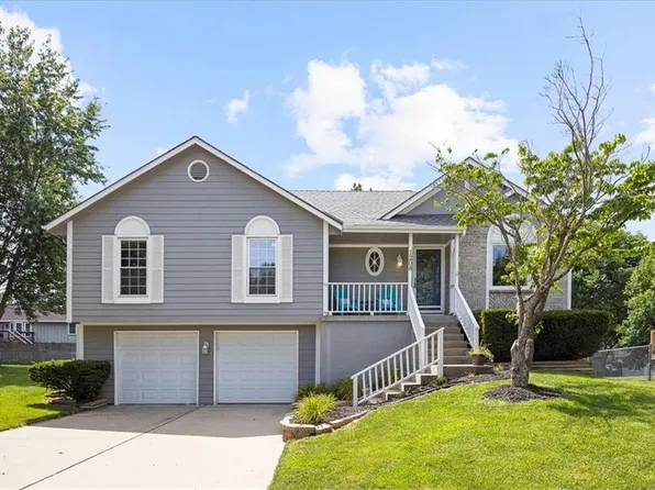 1208 NE Barnes Dr, Lees Summit, MO 64086
