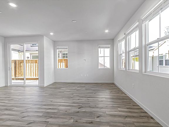 5th image of 112 Clownfish St