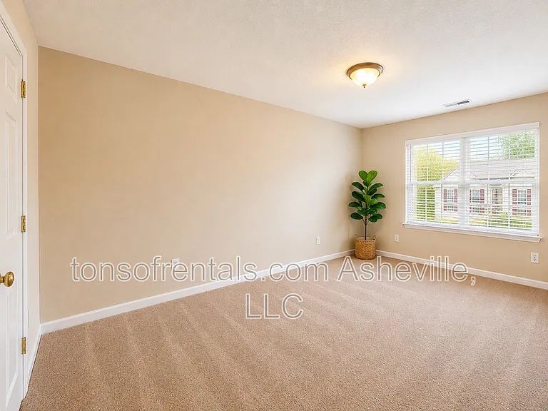 85 Farington Cir — Photo 16