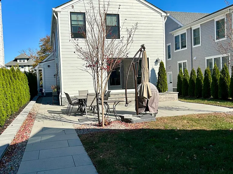 411 Sylvania Ave — Photo 32