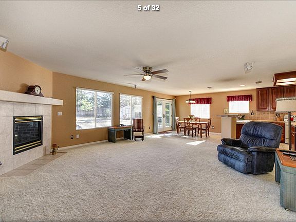5th image of 375 Killdeer Ct