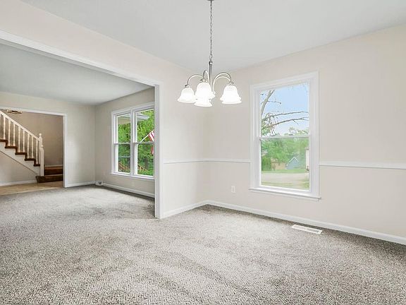 5th image of 11808 Harrison Dr