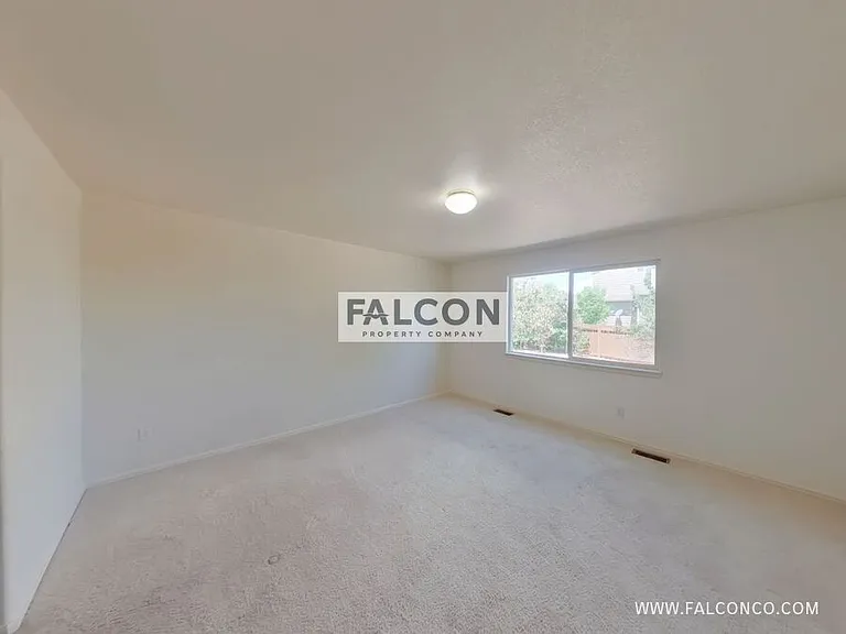 6536 Graymont Dr — Photo 8