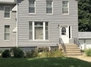 614 E Walnut St APT 1, Bloomington, IL