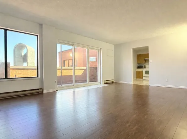 10 Pearl St W #302, Kingsville, ON N9Y 1K2