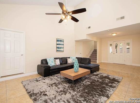 4th image of 19718 Encino Brook St