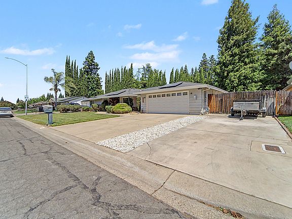 3rd image of 588 Manzanita Way