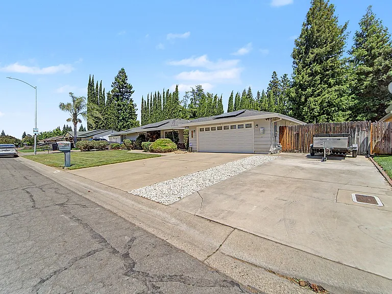 588 Manzanita Way — Photo 3
