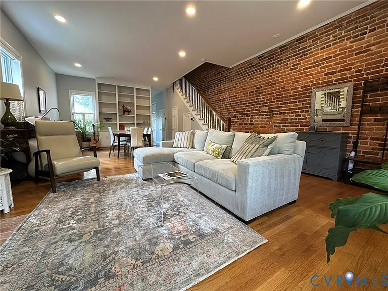 404 N Shields Ave — Photo 4