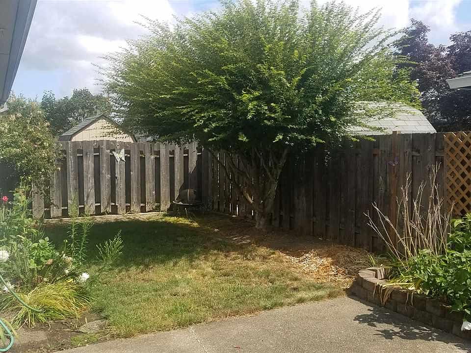 2nd image of 352 Monroe Ct NE