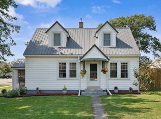 1405 Walker St, Ely, IA 52227