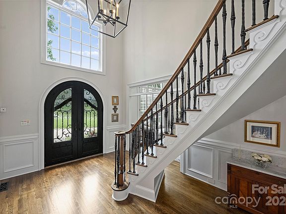 4th image of 3515 Bellevue Ln