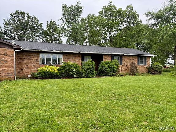 2nd image of 1121 Meadowlark Ln